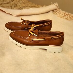 Sperry loafers size 8